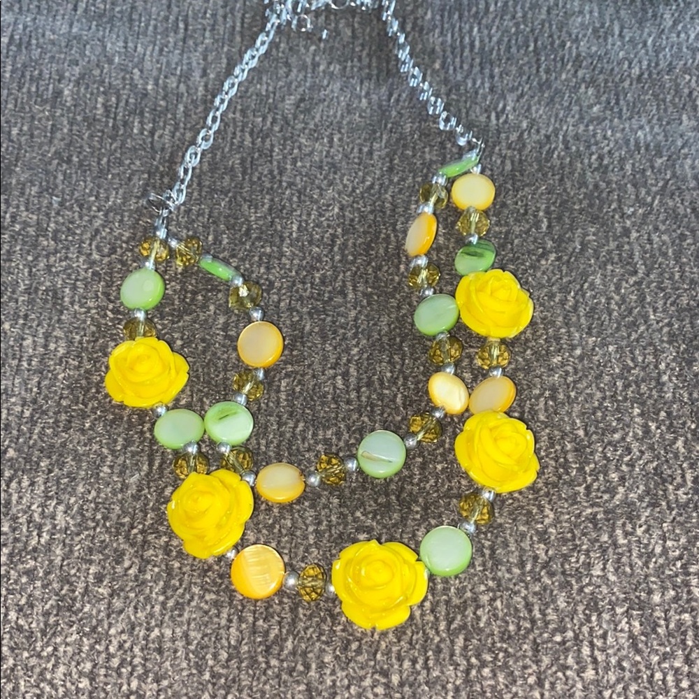 Women’s layered necklace with flowers